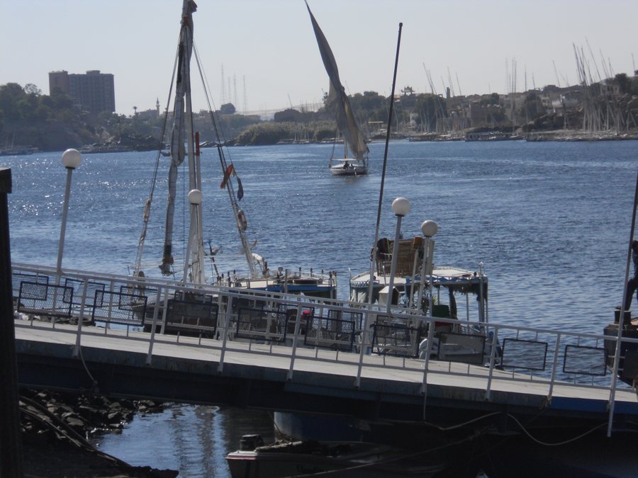 Segelboote und Anleger am Nil in Assuan