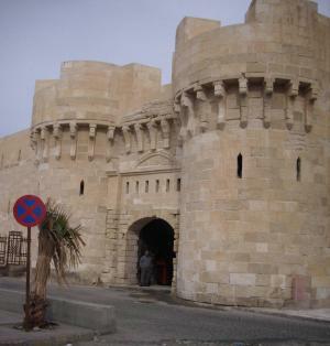 Eingang zur Qaitbay Zitadelle in Alexandria