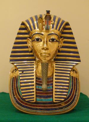 Totenmaske von Tutanchamun. Eine Replik von El Ezapy